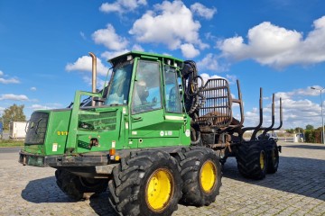 John Deere 1110D